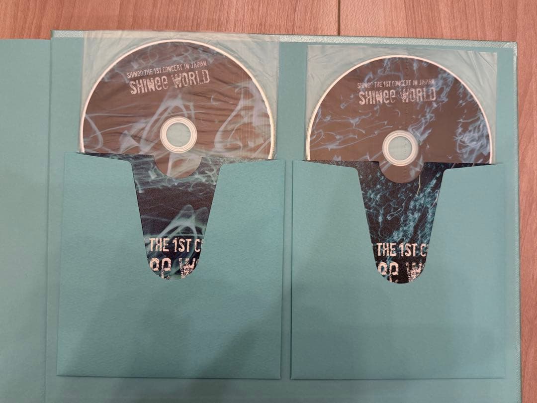SHINee WORLD 1st concert 写真集 ライブ DVD