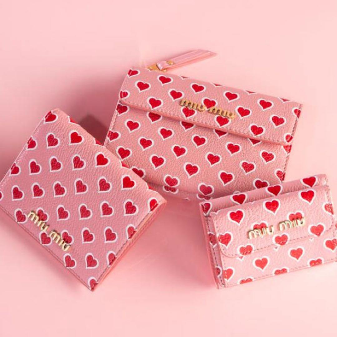 あ*の様 ❤️未使用❤️miumiu ハート柄 二つ折り マドラス レザー 財布