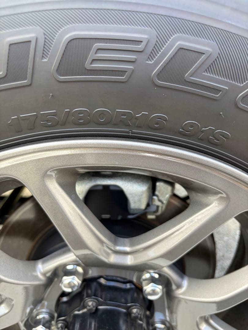 ジムニーjb64純正タイヤ4本　175/80R16 新車外し　タイヤのみ