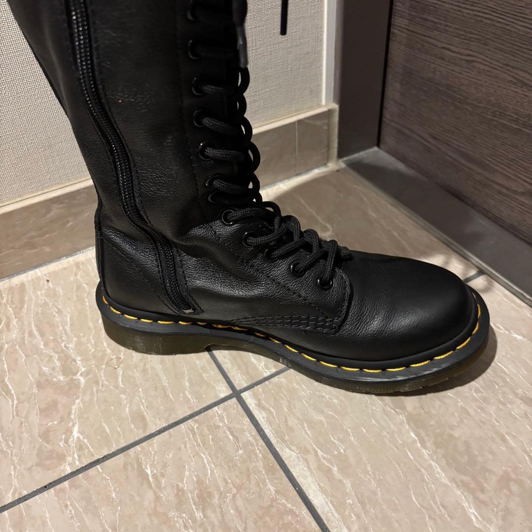 【(=^ェ^=)商品】Dr.Martens 20ホールブーツ