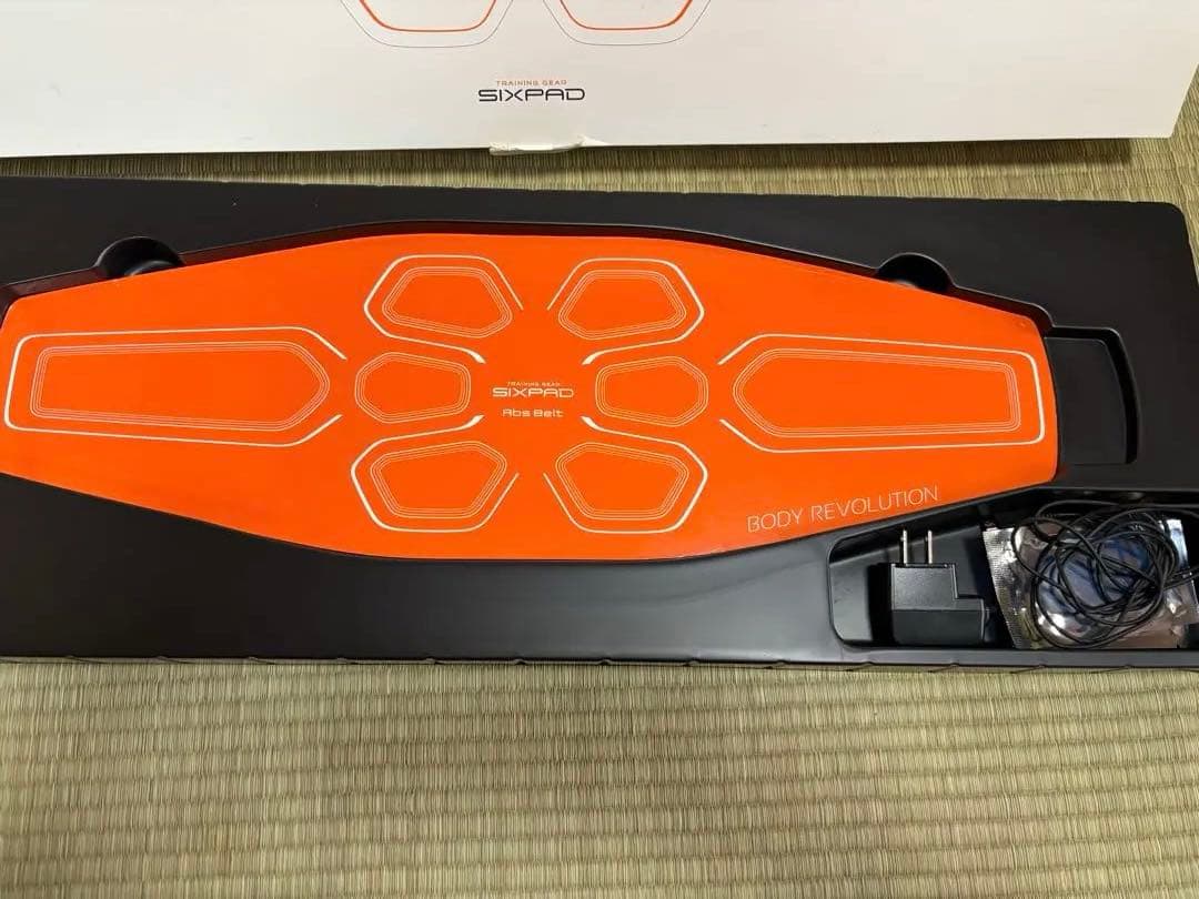 【超美品】SIXPADシックスパッド　アブズベルト一式　ジェルシート付