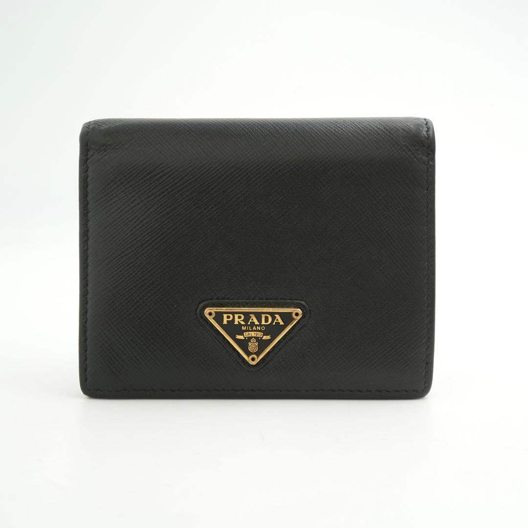 ぷー　✨極上美品✨　プラダ　二つ折り　三角プレート　トライアングル