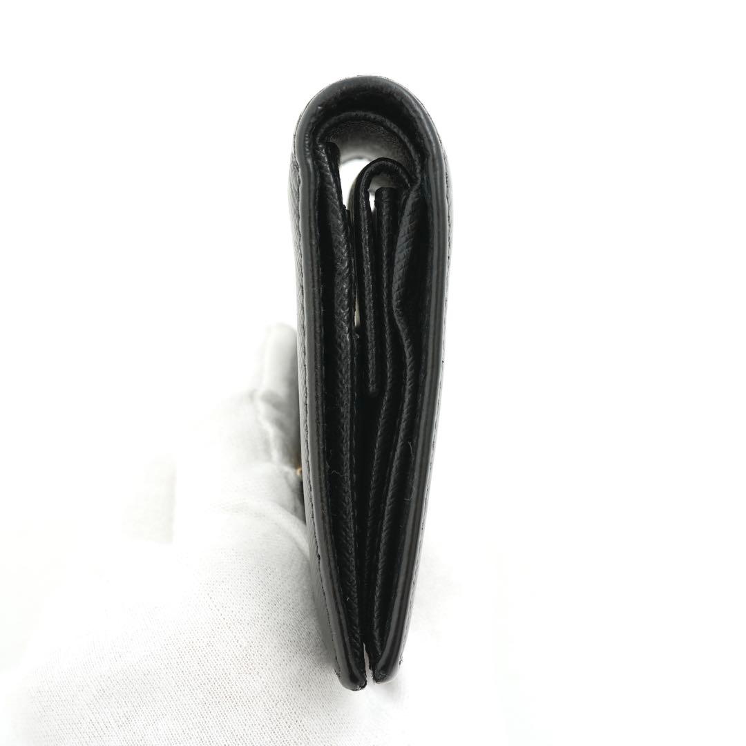ぷー　✨極上美品✨　プラダ　二つ折り　三角プレート　トライアングル