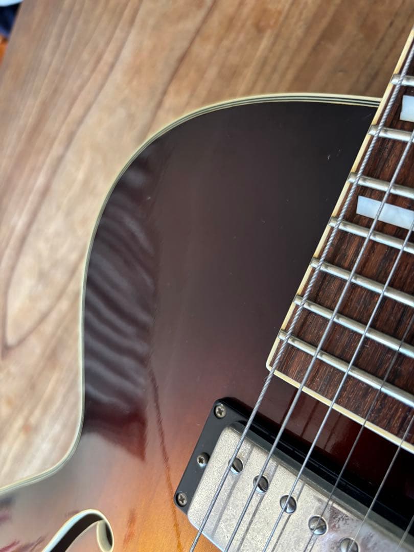Eastman AR-175CE Sunburst 純正ハードケース付属