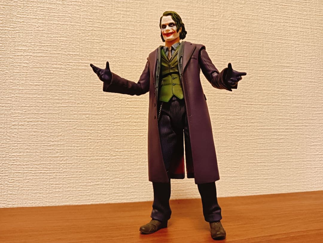 MAFEX ジョーカー フィギュア JOKER ダークナイト バットマン DC