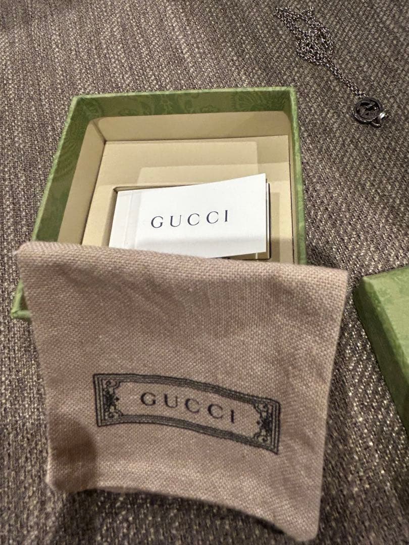 GUCCI シルバーネックレス ロゴペンダント