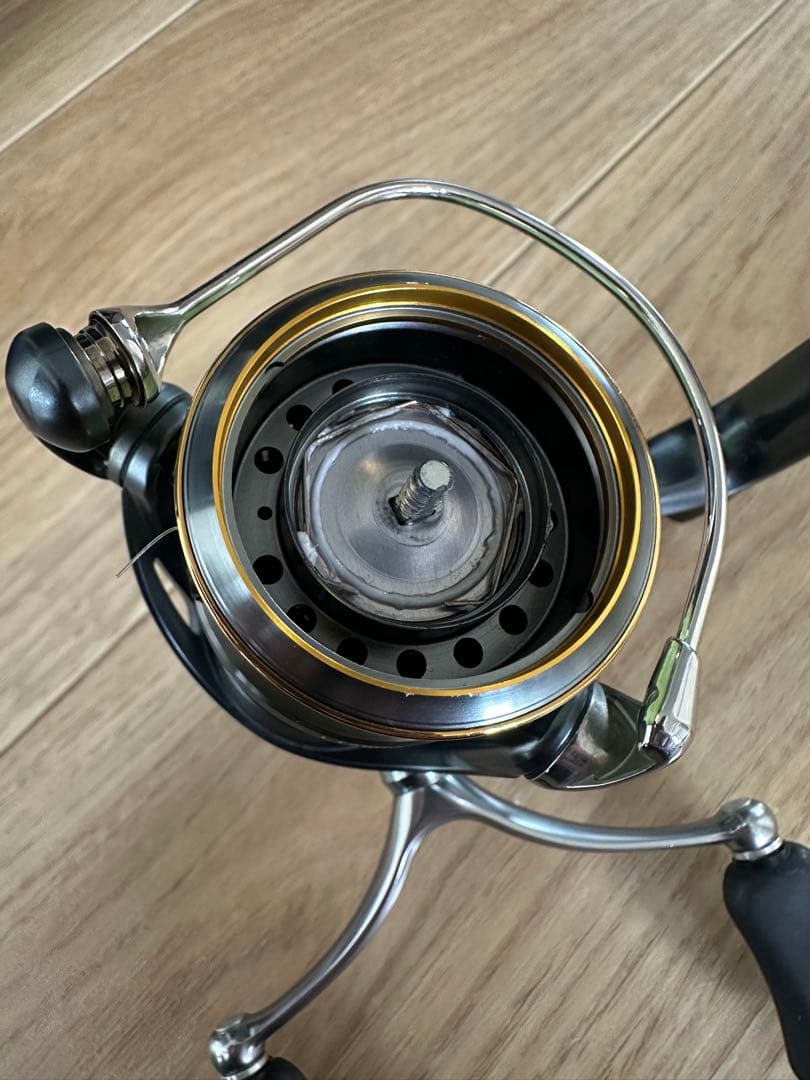 23エアリティ　DAIWA LT2500S-DH スピニングリール
