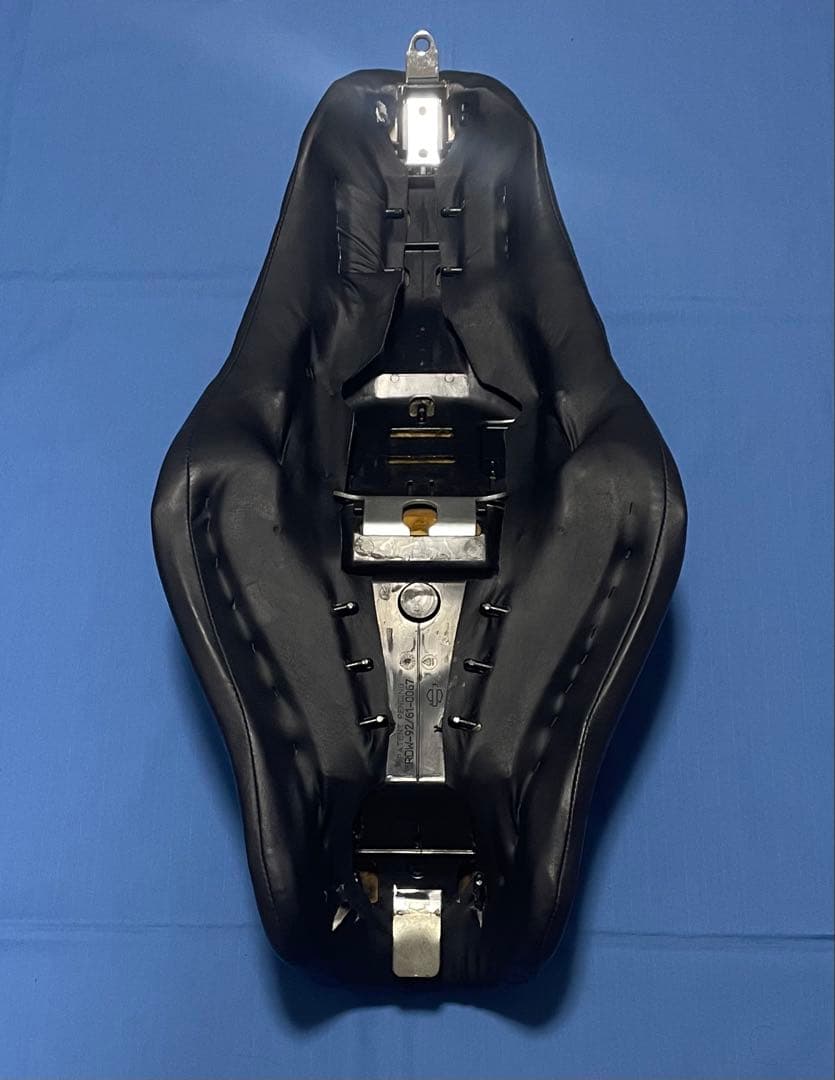シ*ウ様 ハーレー純正　XL1200R スポーツスター用シート　04〜