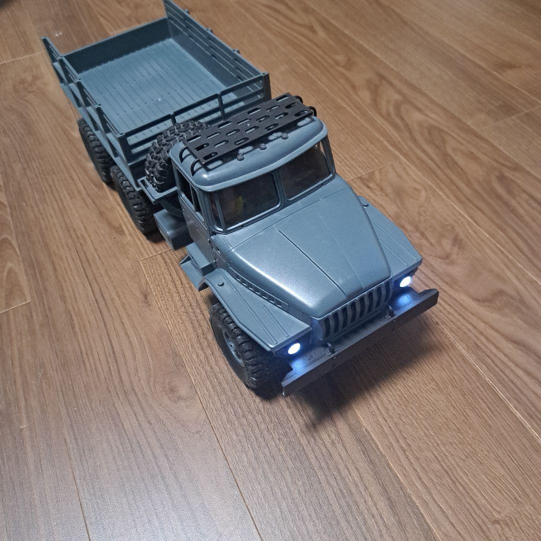 グレー ミリタリートラック型ラジコン　荷台付き
