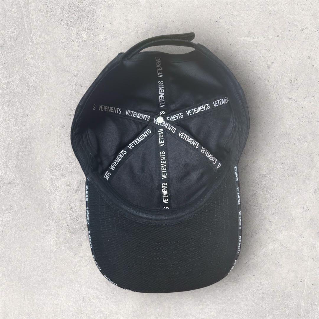 VETEMENTS ブラック ベースボールキャップ