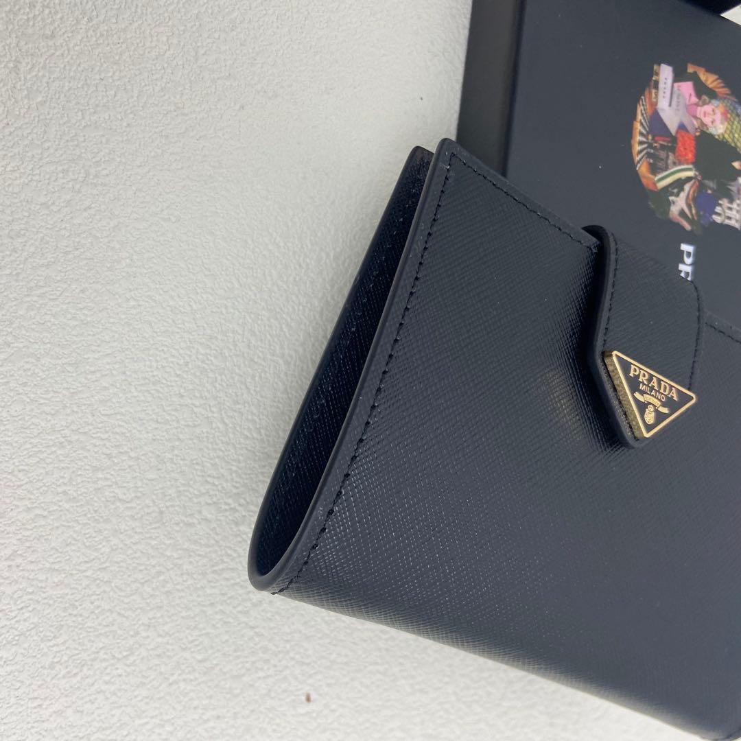 PRADA 高級ブラックレザー製 二つ折り財布