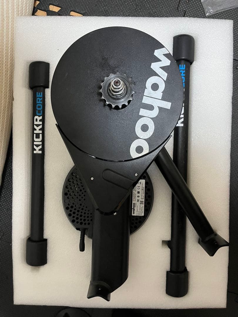 Wahoo KICKR CORE トレーニングローラー　velo bike