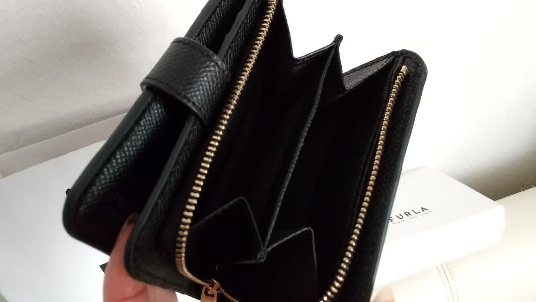 新品 FURLA ブラック 二つ折り財布