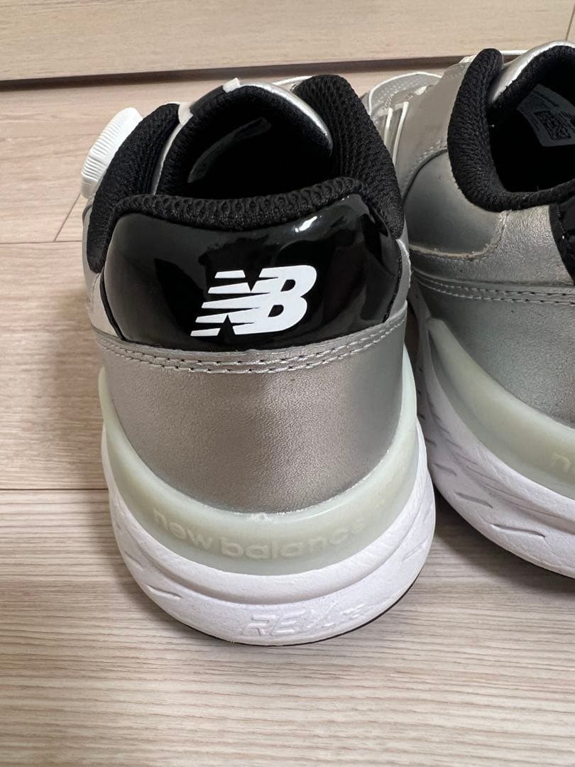 美品New Balance ゴルフシューズ 女性用 23.5cm