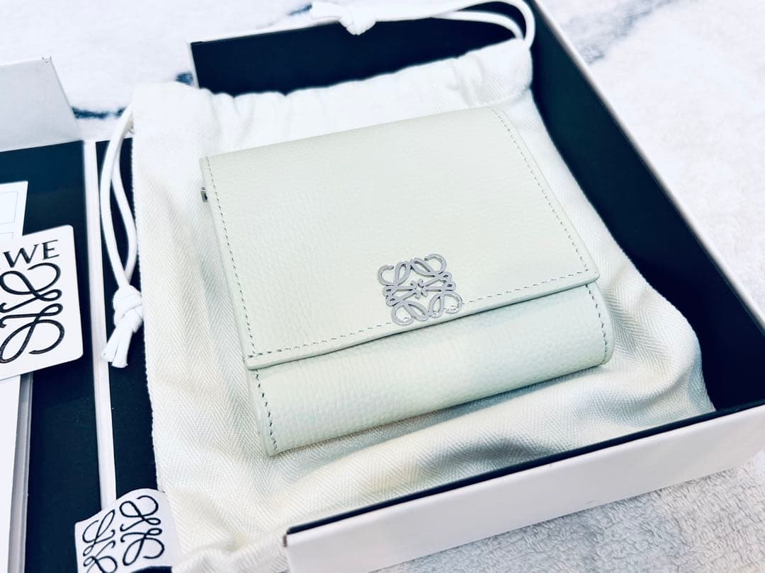 LOEWE ミントグリーン 財布　アナグラム コンパクト フラップウォレット