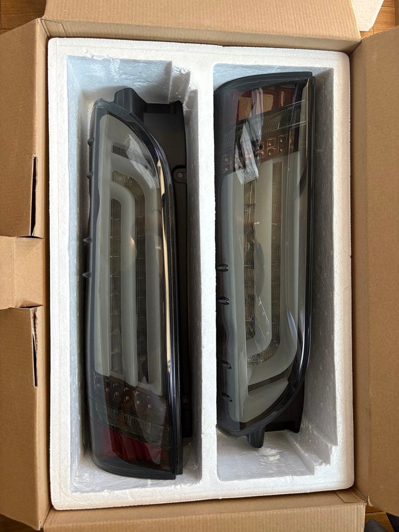 ハイエース200系Valenti Jewel LED Tail Lamp