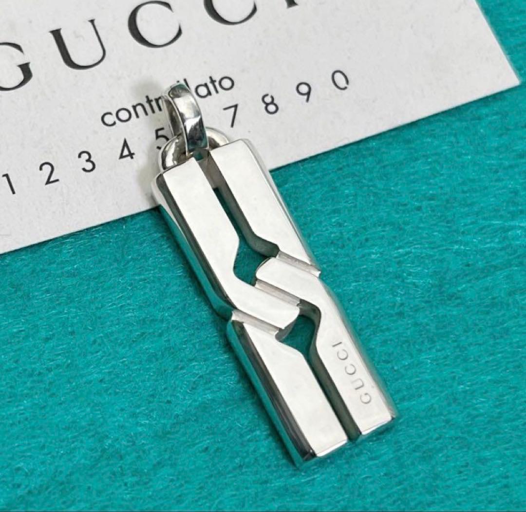美品　GUCCI ノットペンダント