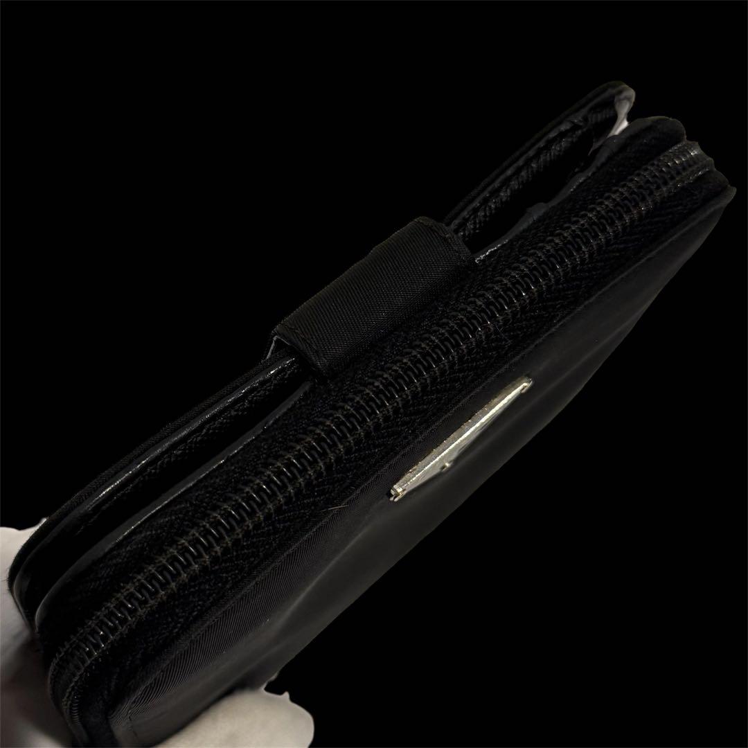 人気‼️PRADA NYLON サフィアーノレザー 二つ折り財布 三角ロゴ 黒