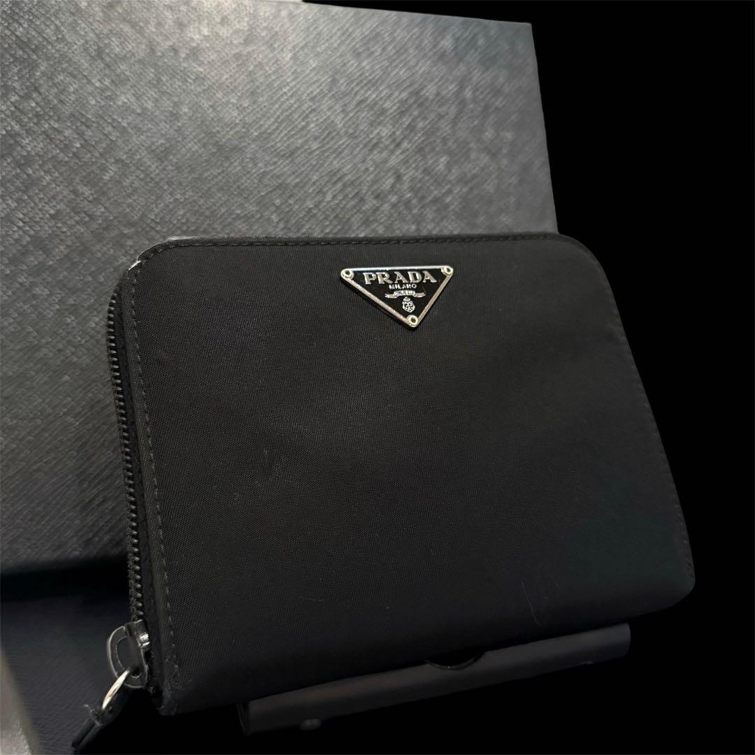 人気‼️PRADA NYLON サフィアーノレザー 二つ折り財布 三角ロゴ 黒