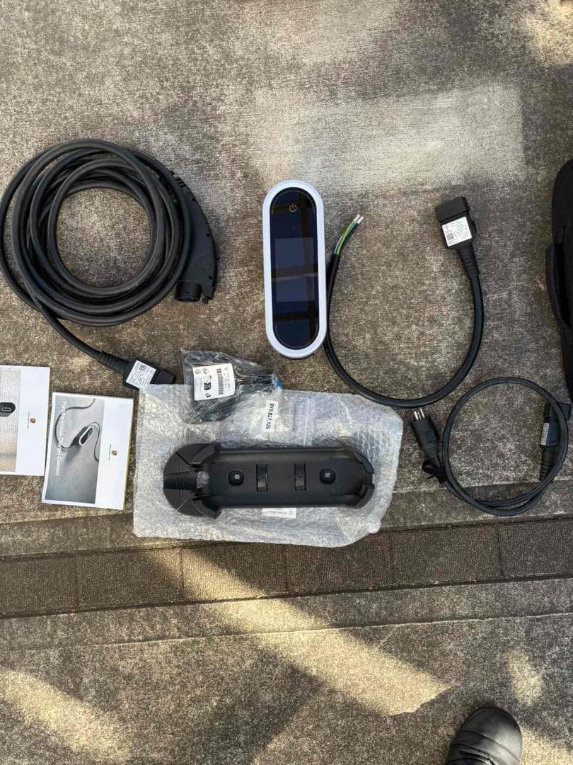 ポルシェ 純正　タイカン　モバイルチャージャーコネクト 充電器　液晶　無線　EV