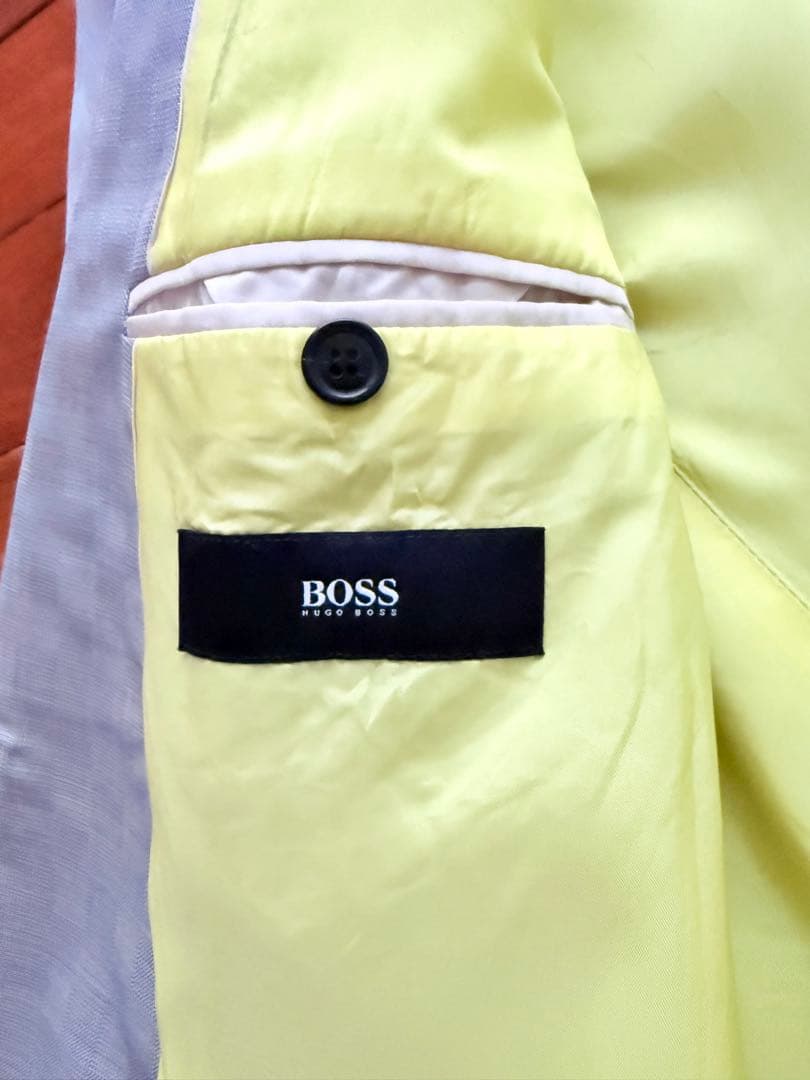 綺麗な背中に釘付けになっちゃう⁉︎ HUGO BOSS テーラードジャケット