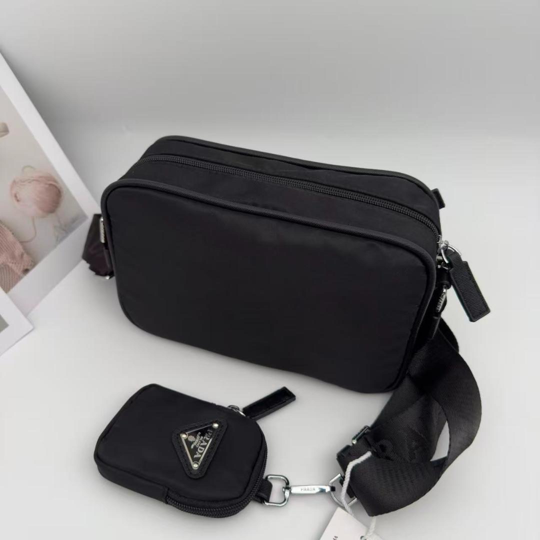 PRADA ノベルティ ショルダーバッグ