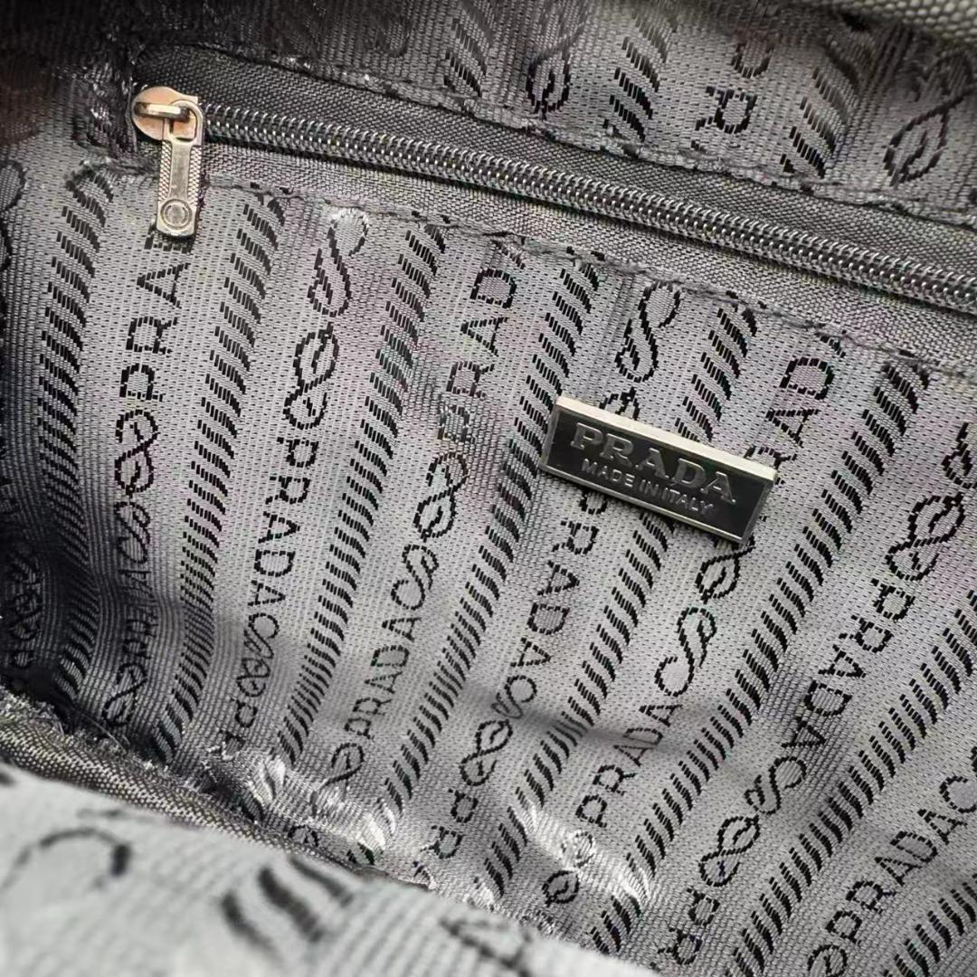 PRADA ノベルティ ショルダーバッグ