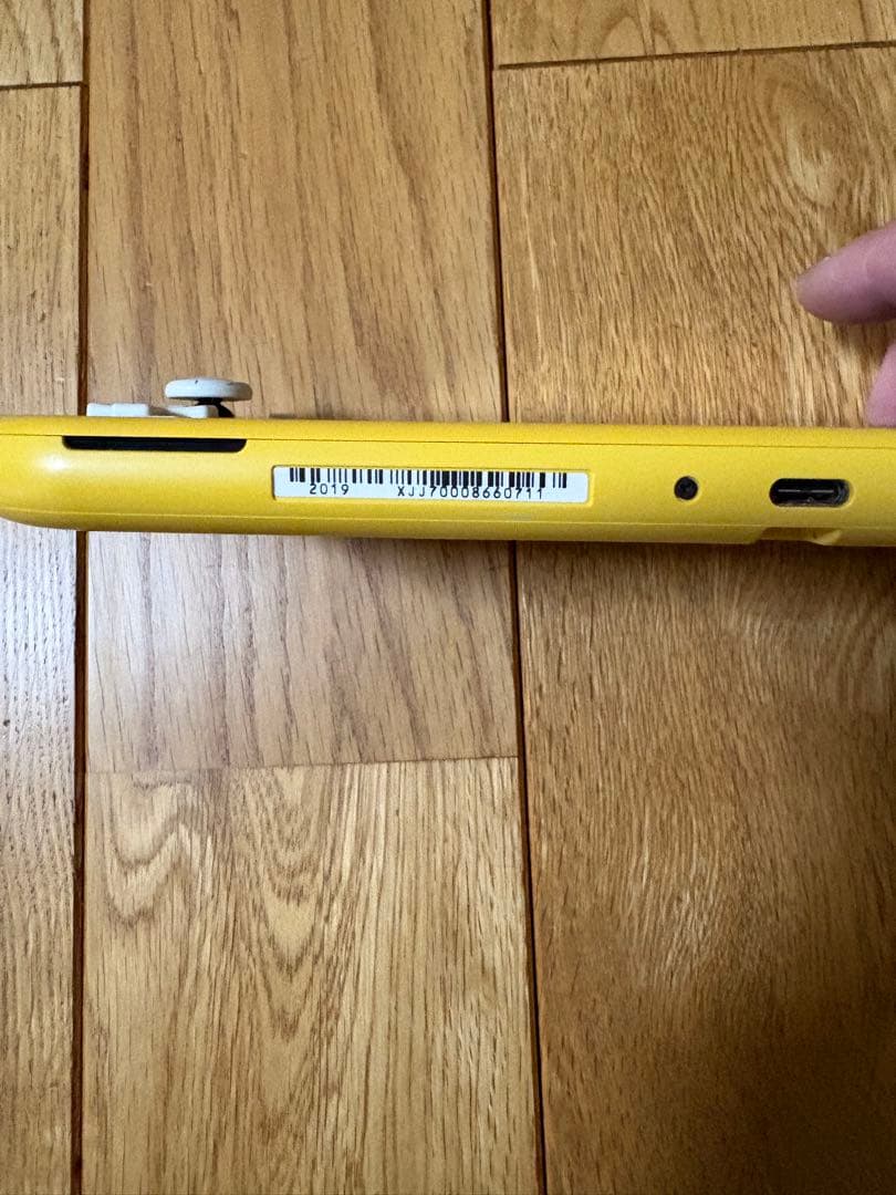 Nintendo Switch Lite イエロー 本体のみ 液晶画面不具合有り
