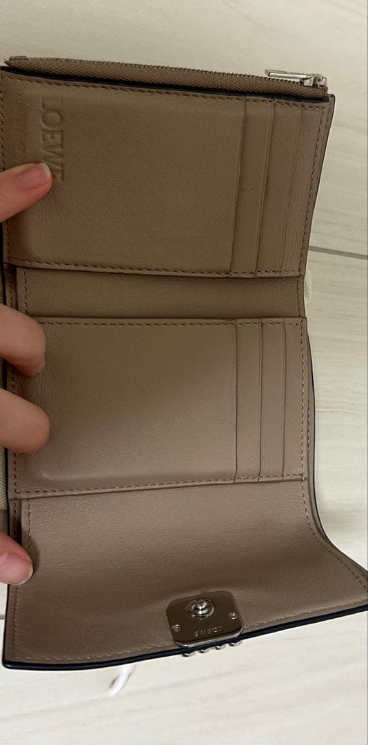 美品　LOEWE ベージュ 三つ折り財布