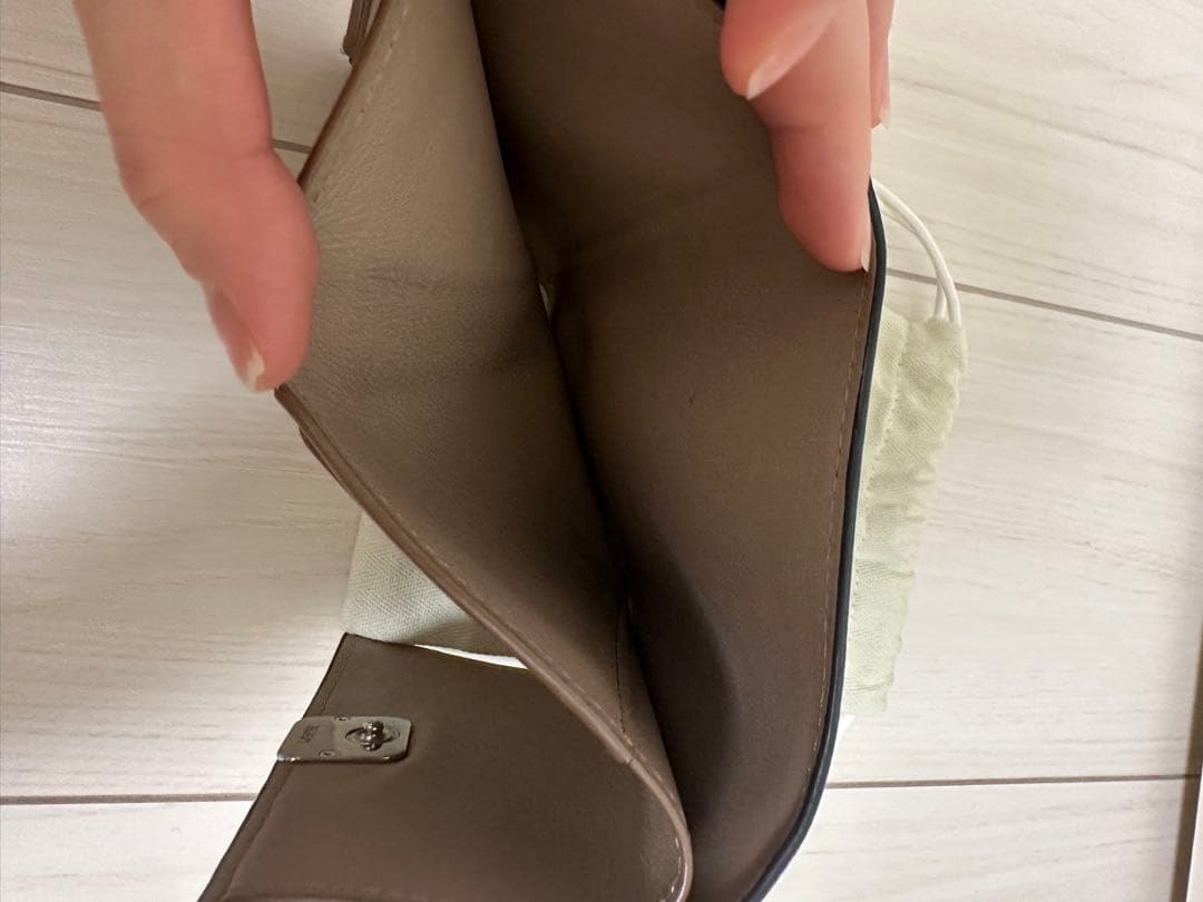 美品　LOEWE ベージュ 三つ折り財布