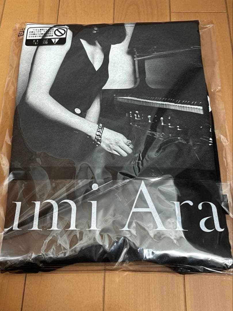 Wormhole / Yumi Arai Tシャツ