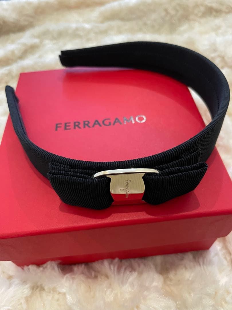 Ferragamo【フェラガモ】 リボン付き黒 カチューシャ