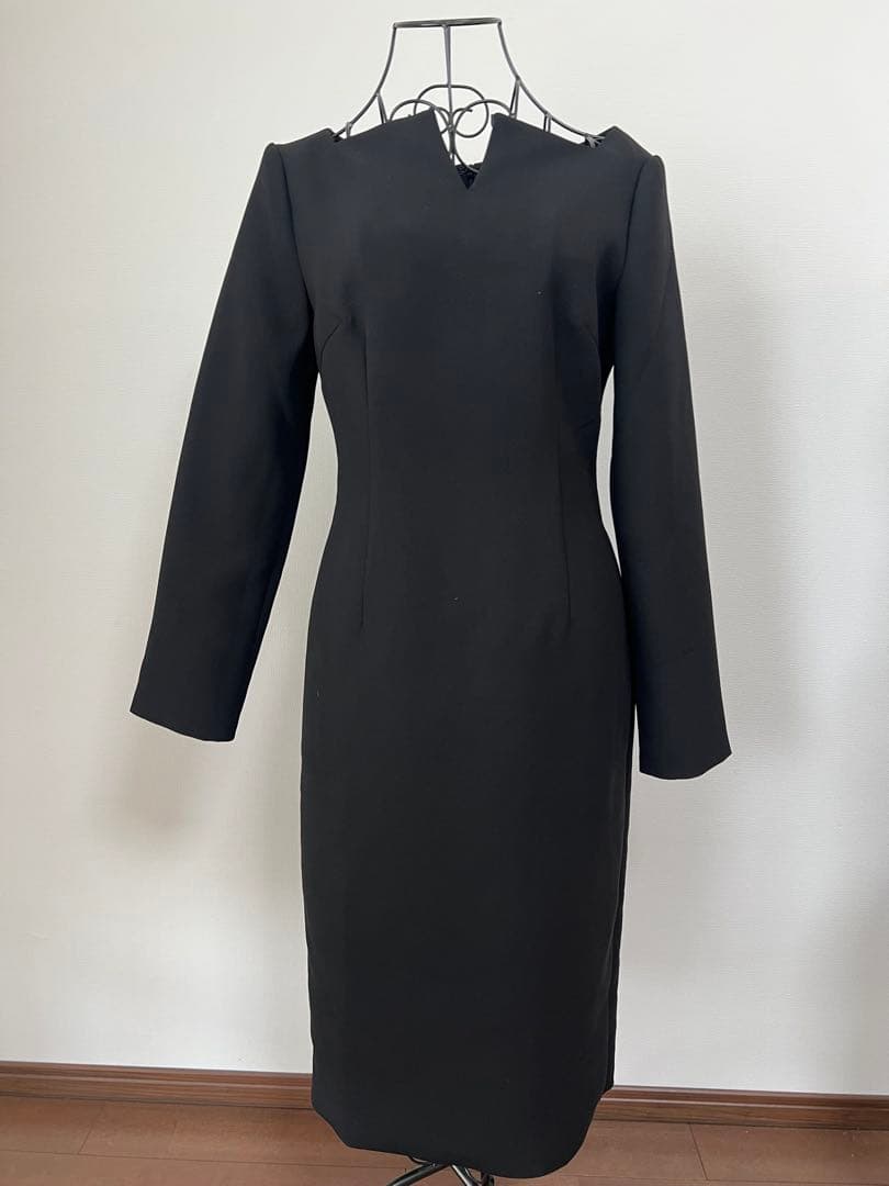 新品　BIRTHDAY BASH KEY NECK MIDI DRESS