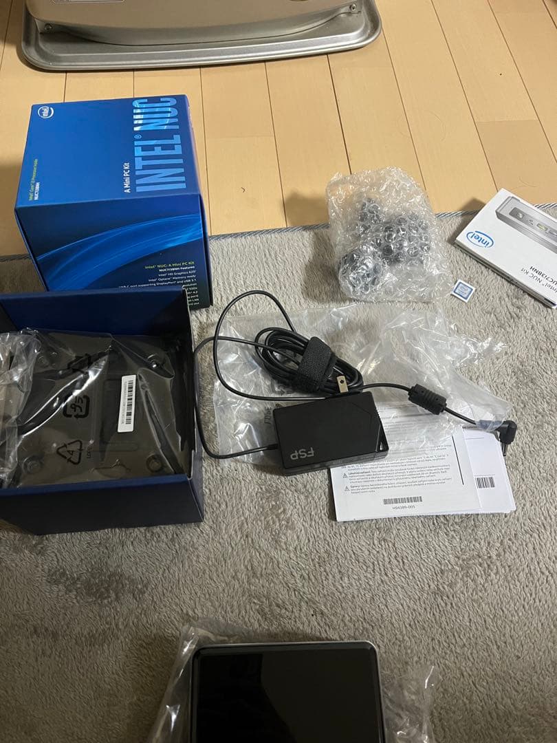 値下げしました。美品 Intel NUCi3BNH