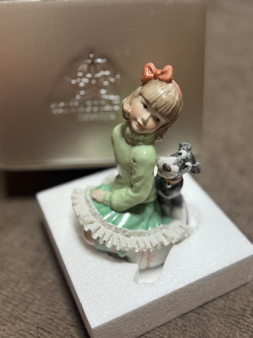 新品　レア　NAGOYA DOLL少女とシュナウザーの陶器オルゴール