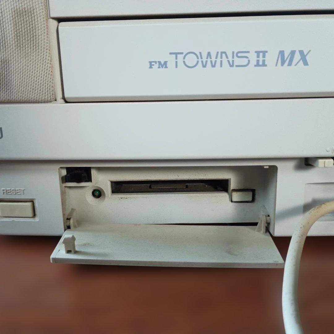 レトロPC　FM-Towns Ⅱ モデルMX20　通電のみ確認の本体　ジャンク