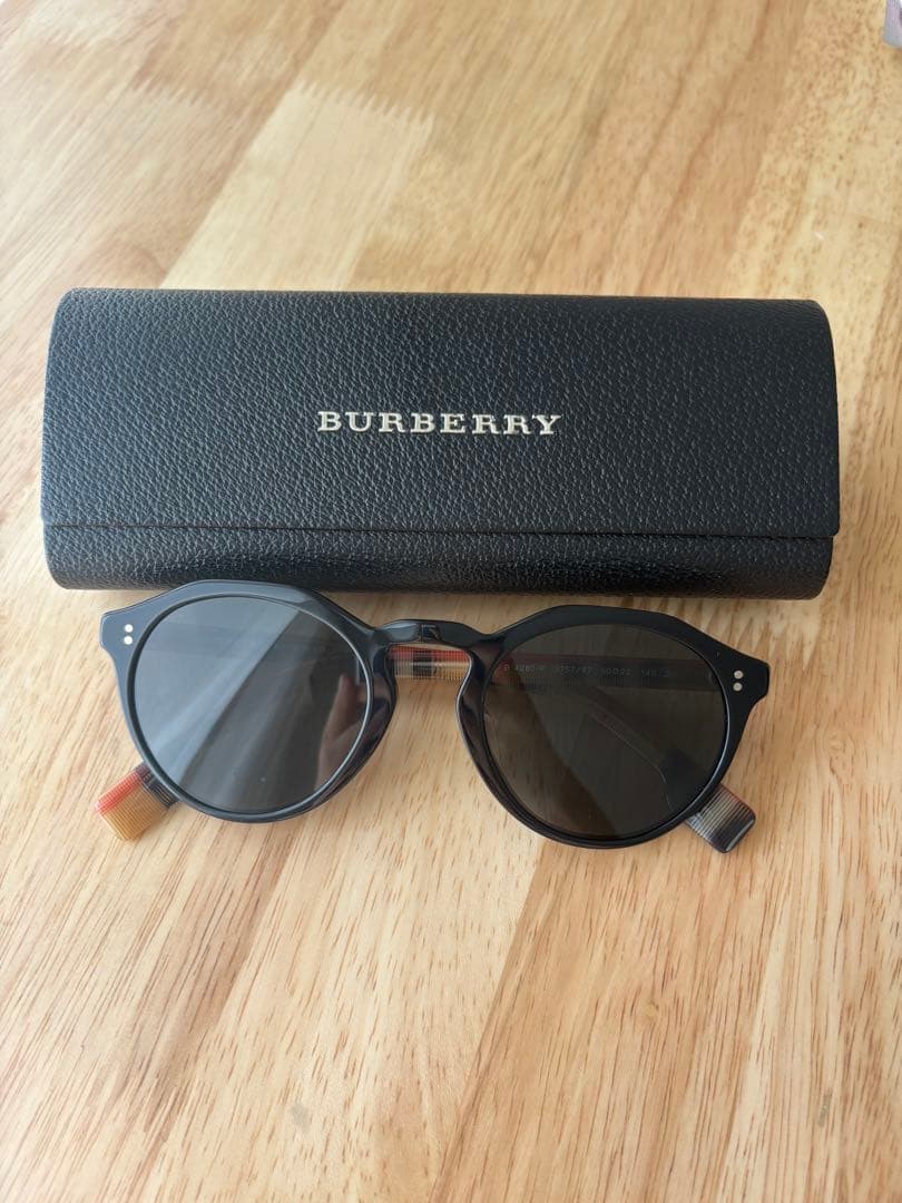 Burberry サングラス ブラック