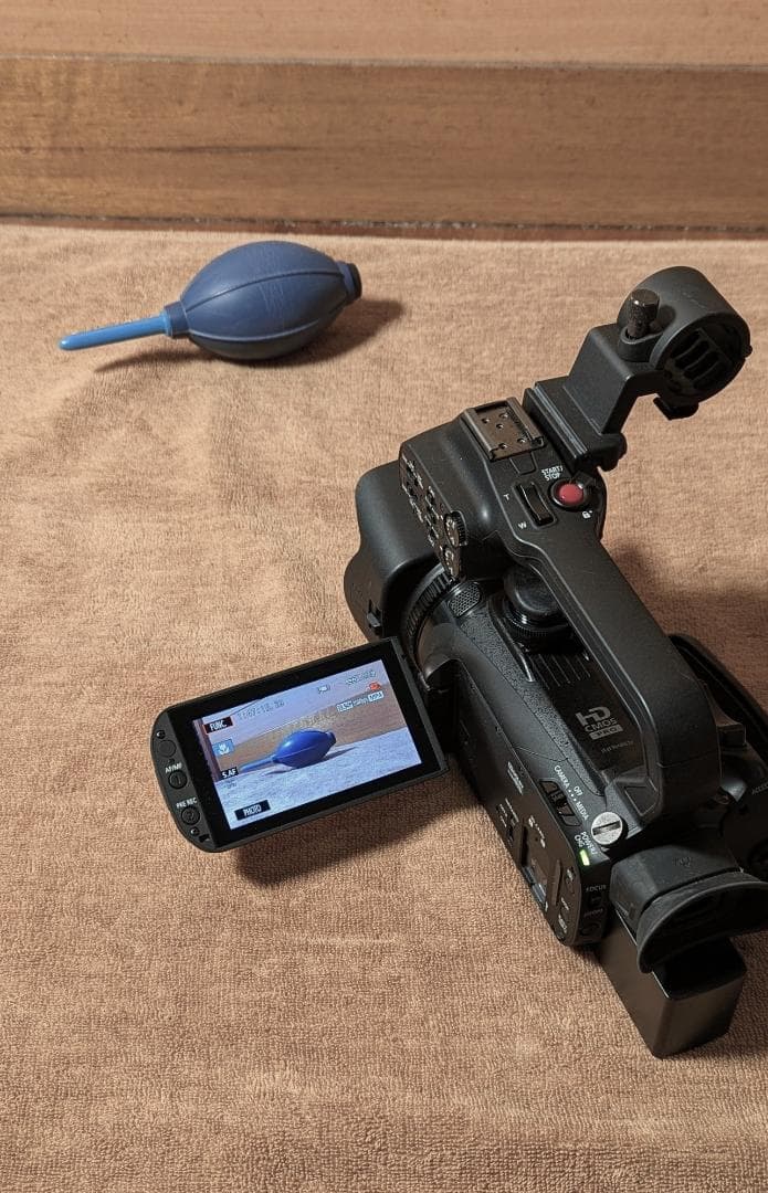 備品充実!!　CANON XA30(業務用ビデオカメラ）ハンドルユニット付