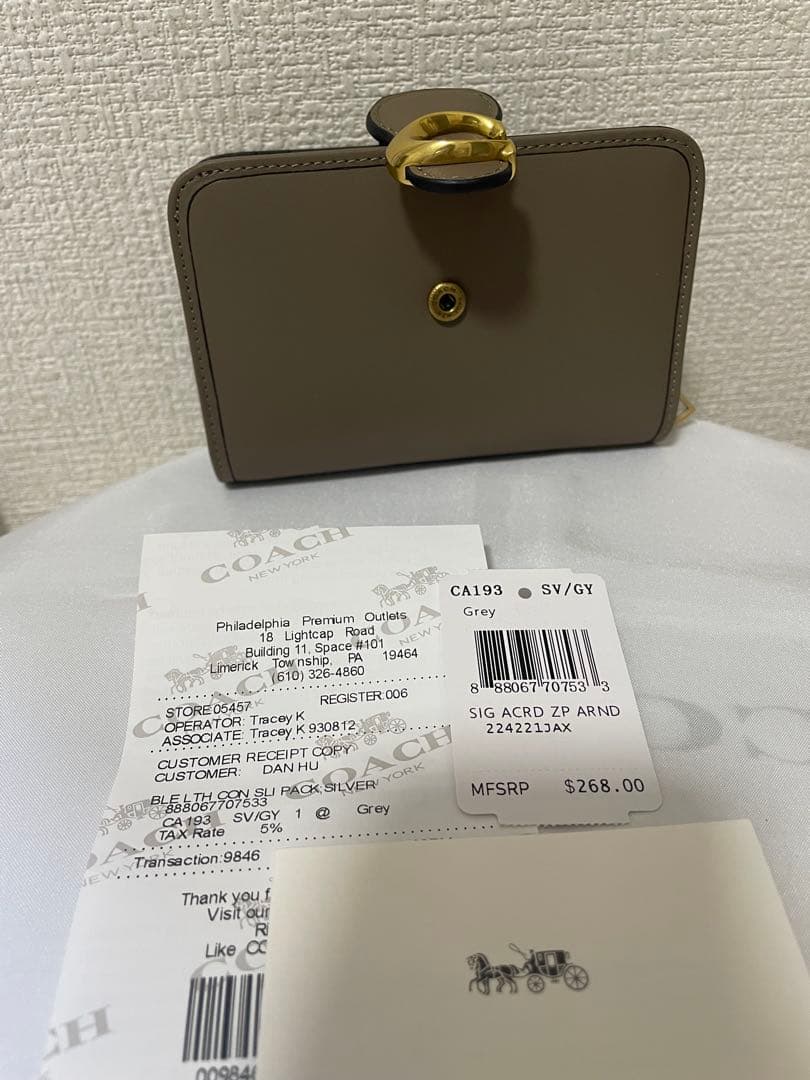 コーチ　レディース　折財布　グレー　小銭入れあり　新品　未使用
