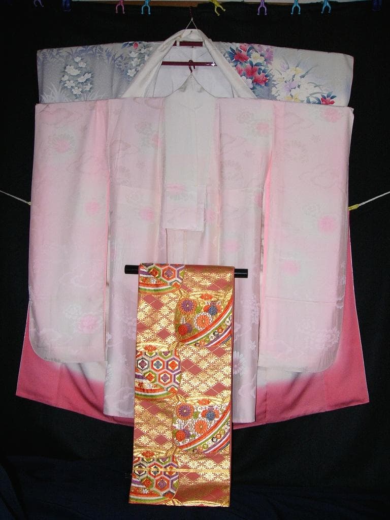 か*草様 白色元禄華柄 全絹 身丈約152㎝裄約62㎝ 未使用超美品並３点セット