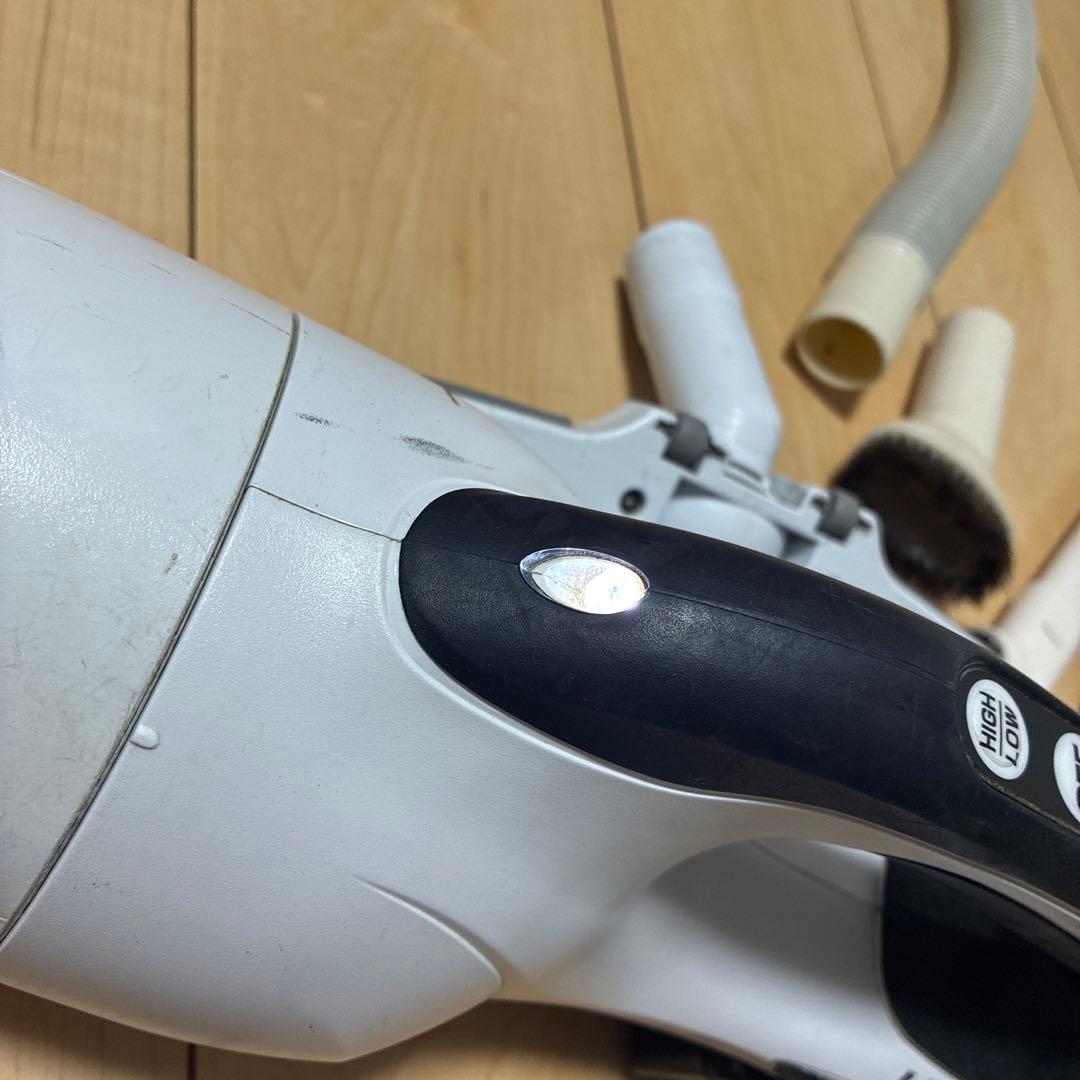 マキタ　充電式クリーナー　CL181FD 掃除機　18V ホワイト