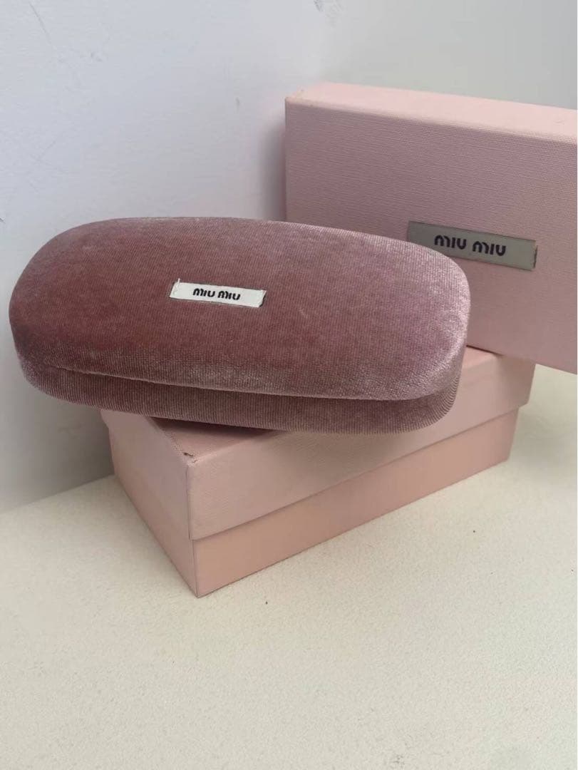 Miu Miu ブラックサングラス ケース付き