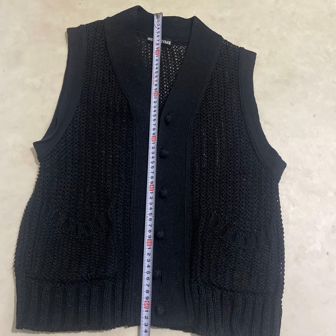 ISSEY MIYAKE ニットベスト ブラック 4/1迄の掲載