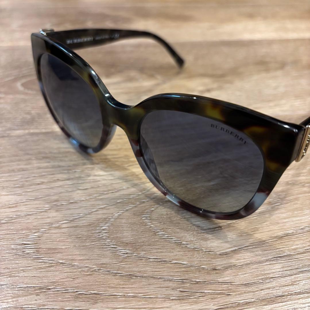 【美品】Burberryバーバリー　サングラス ウェリントン