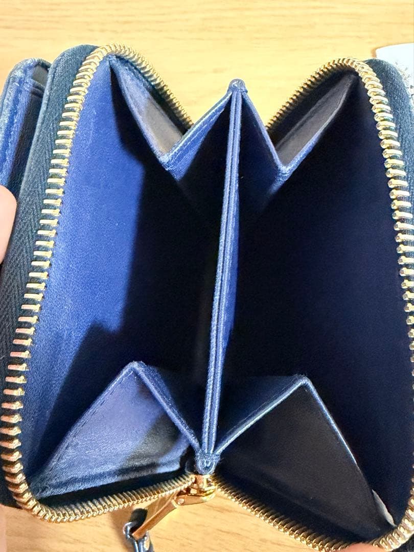 miu miu二つ折り財布 ネイビー　マテラッセ