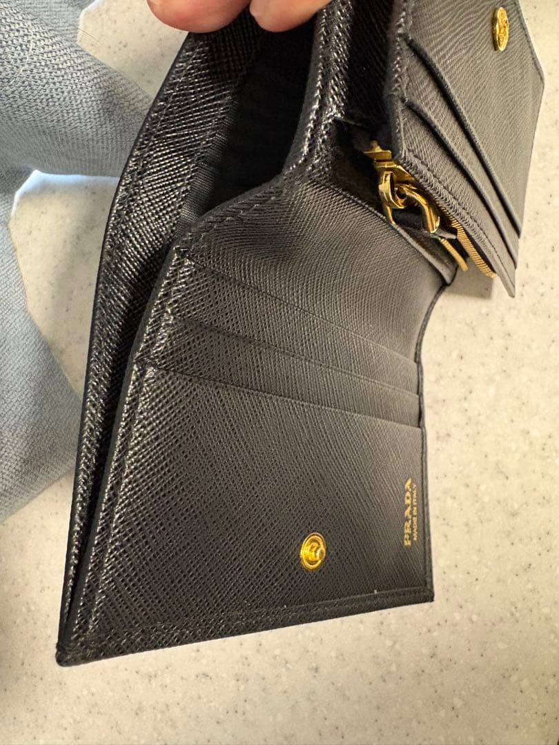 PRADA 二つ折り財布 ブラック 美品