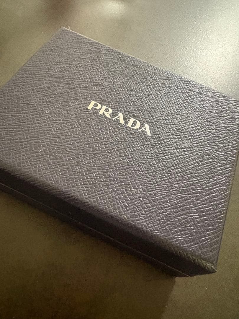 PRADA 二つ折り財布 ブラック 美品