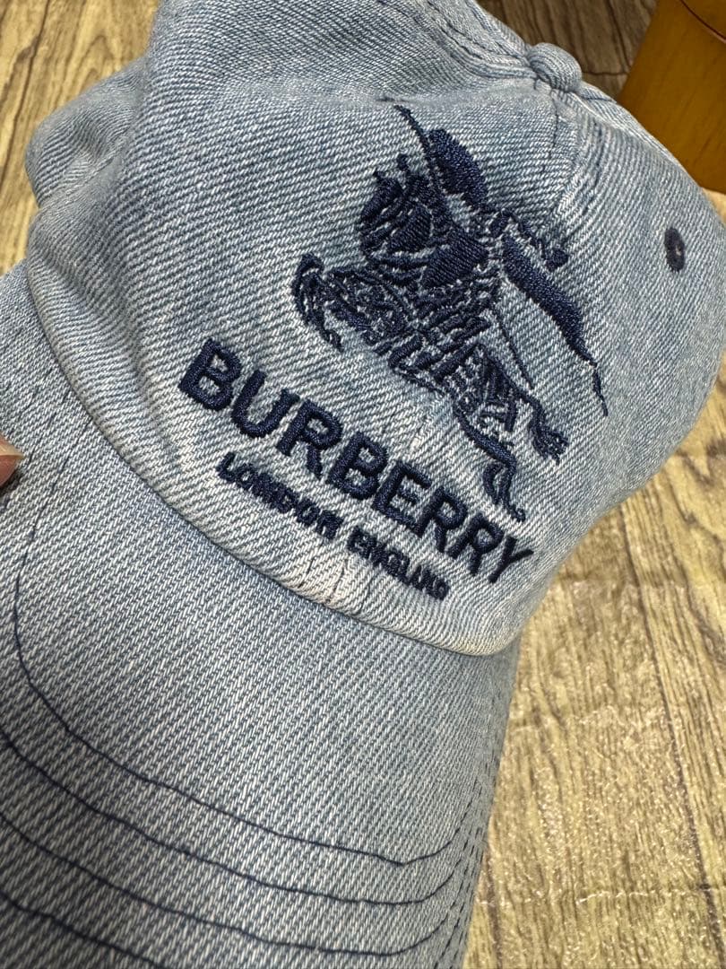 Burberry Supremeデニム キャップ