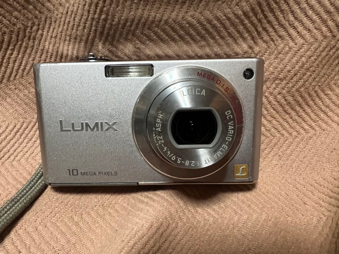 Panasonic パナソニック　LUMIX DMC-FX37 デジタルカメラ