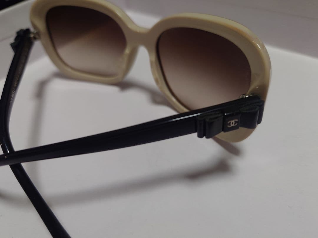 CHANEL クリーム色 サングラス